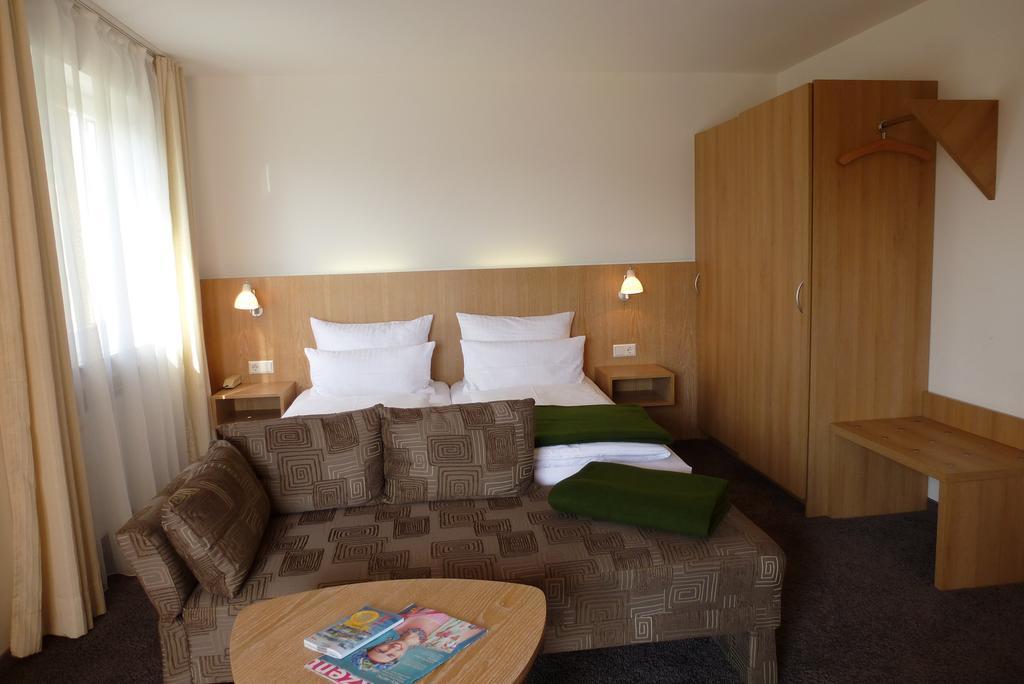 Hotel Alpenblick Garni Uberlingen Bilik gambar