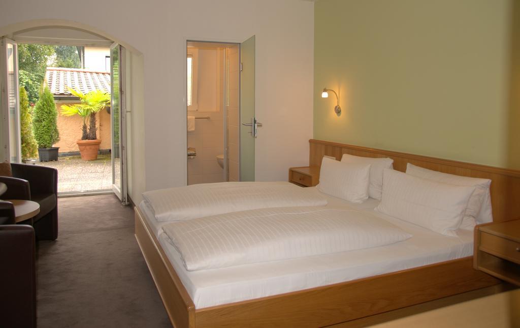 Hotel Alpenblick Garni Uberlingen Bilik gambar