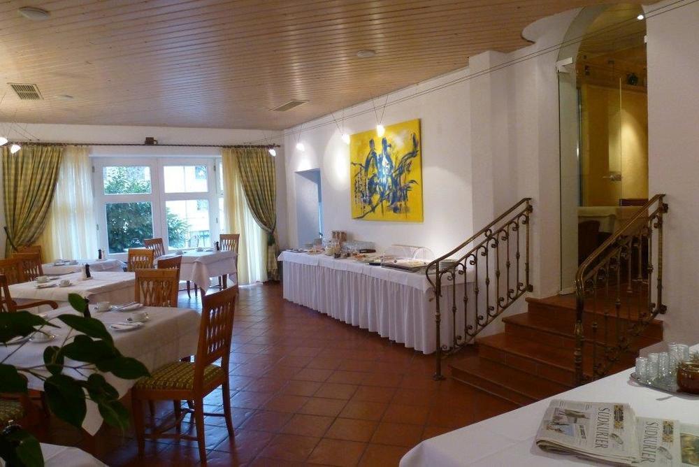 Hotel Alpenblick Garni Uberlingen Restoran gambar