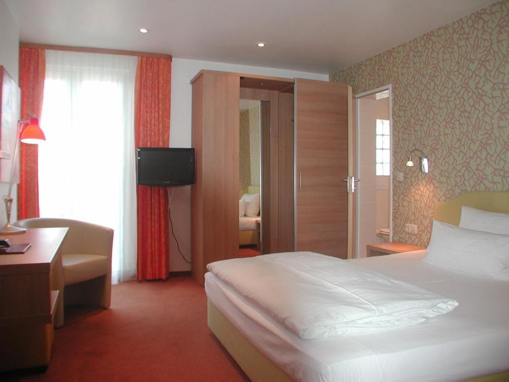 Hotel Alpenblick Garni Uberlingen Bilik gambar